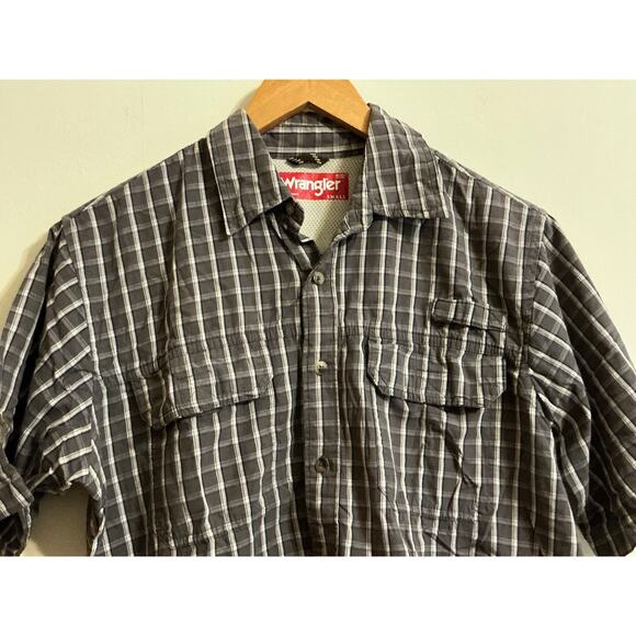 Wrangler Shirt Mens Small brown Plaid Short Sleeve Collared Button Up Vented - Picture 4 of 12